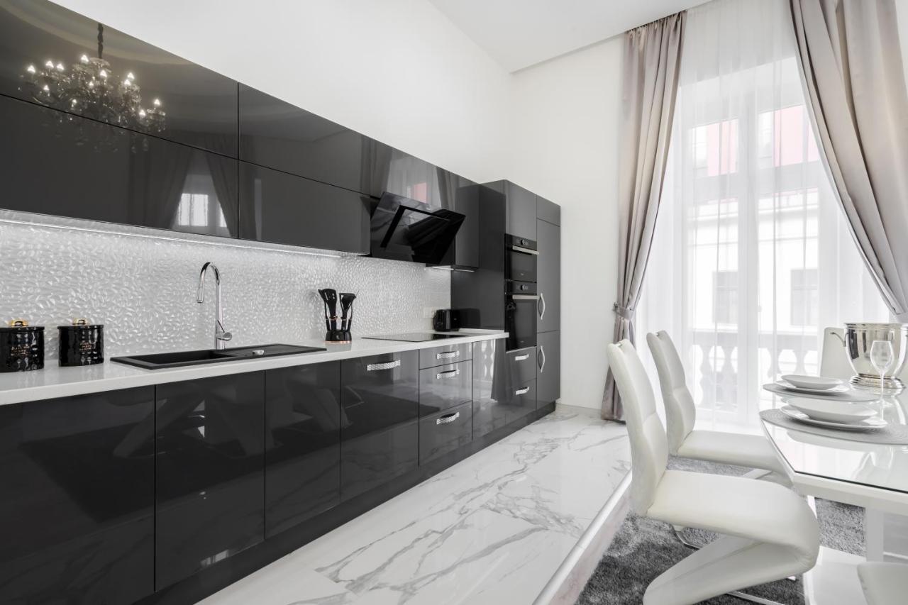 Kiraly 35 Luxury Apartment With Free Parking Budapest Bagian luar foto