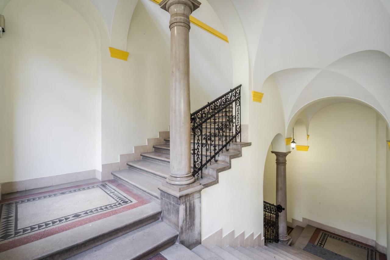 Kiraly 35 Luxury Apartment With Free Parking Budapest Bagian luar foto