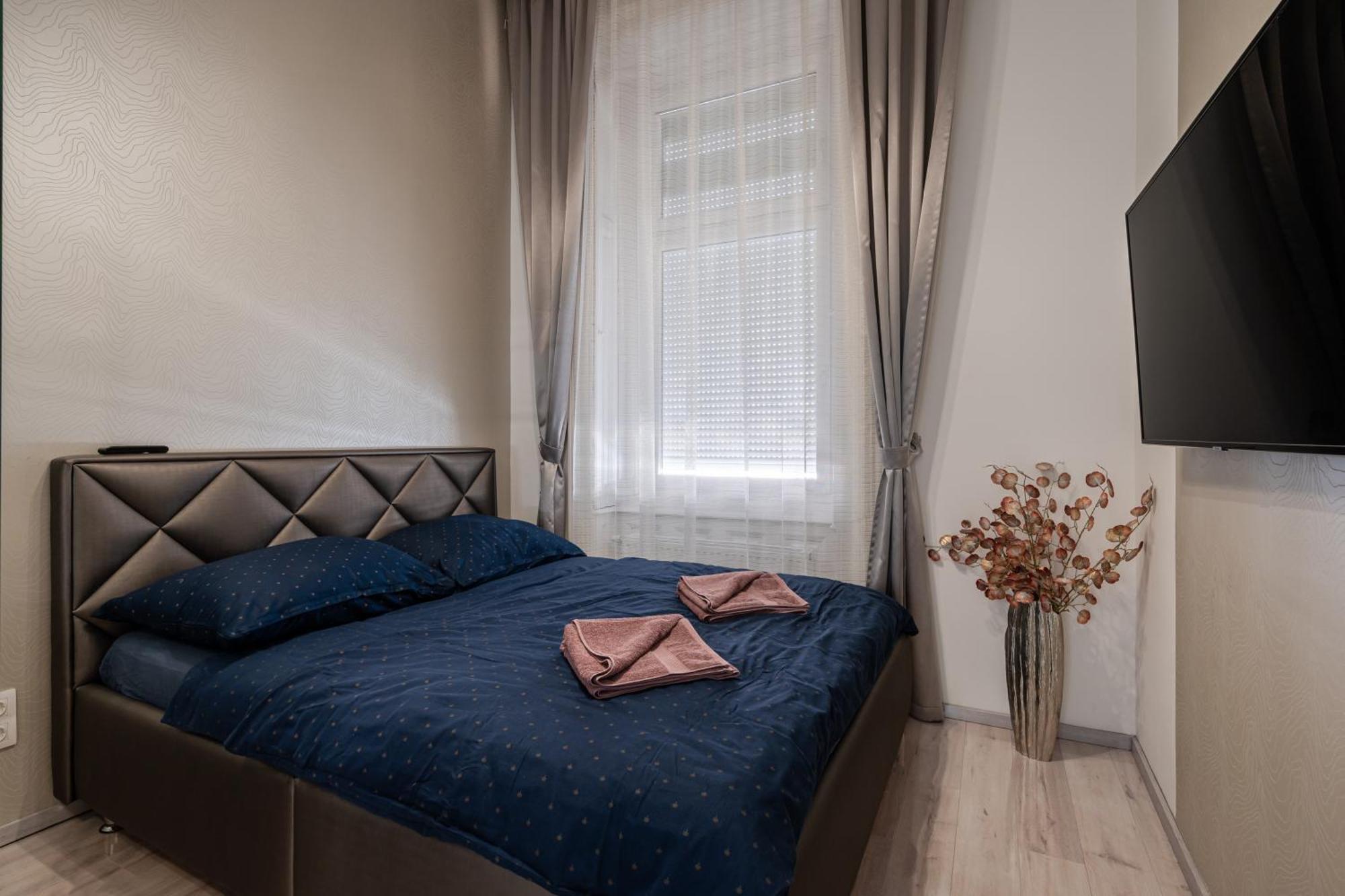 Kiraly 35 Luxury Apartment With Free Parking Budapest Bagian luar foto