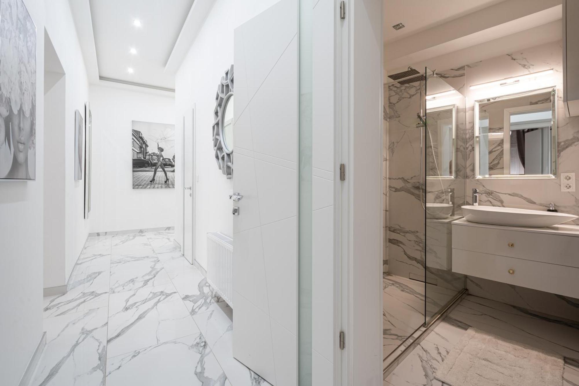 Kiraly 35 Luxury Apartment With Free Parking Budapest Bagian luar foto