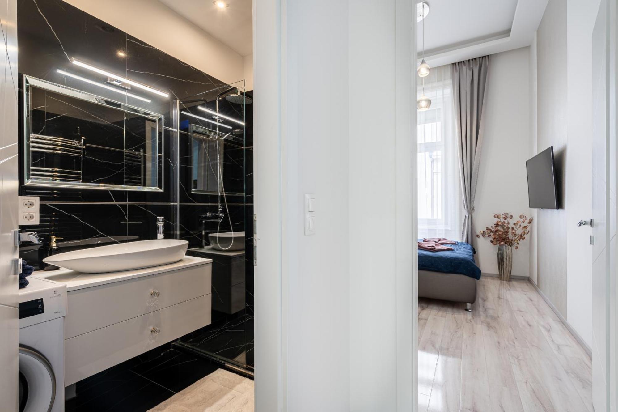 Kiraly 35 Luxury Apartment With Free Parking Budapest Bagian luar foto