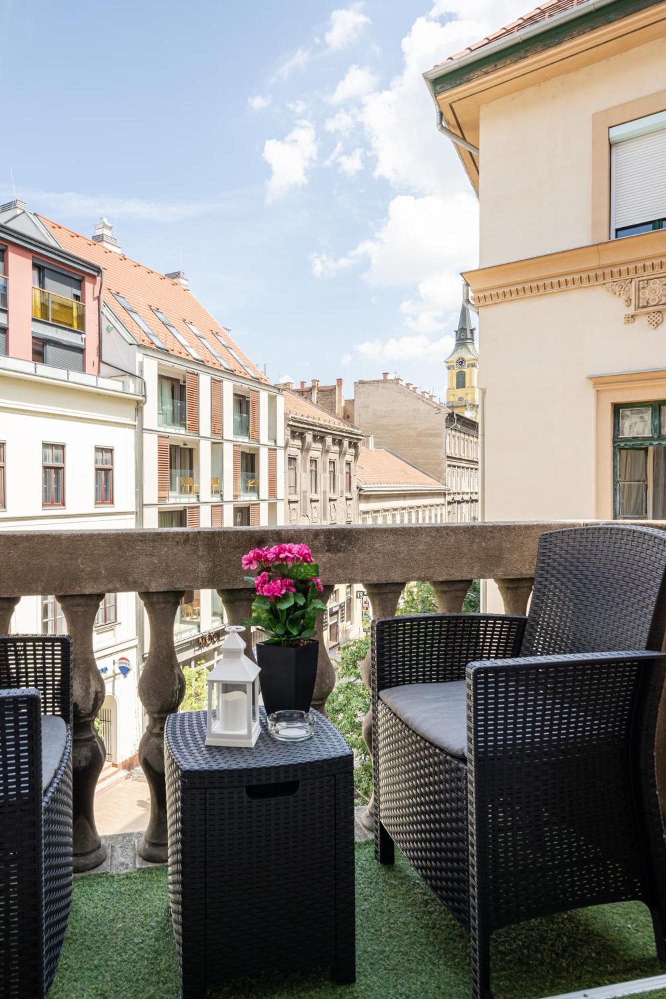 Kiraly 35 Luxury Apartment With Free Parking Budapest Bagian luar foto